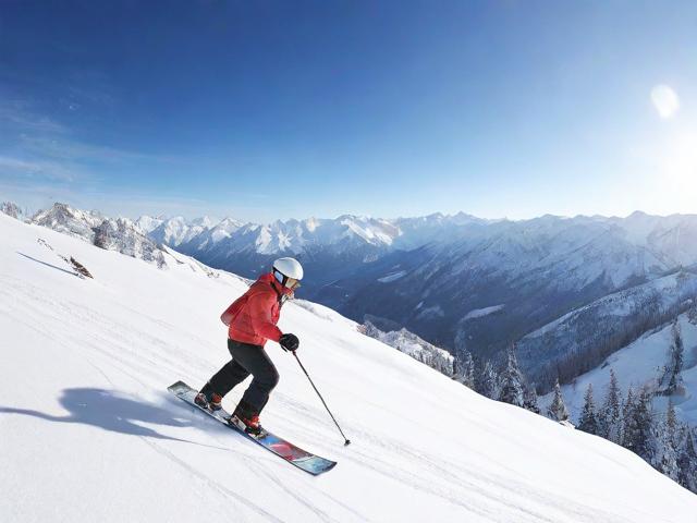 九游体育网站_ 乡村特色高山滑雪，雪域奇观让人心醉，体感滑雪游戏